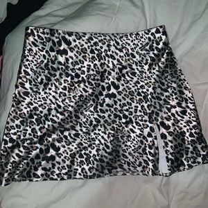 cheetah print satin slit skirt